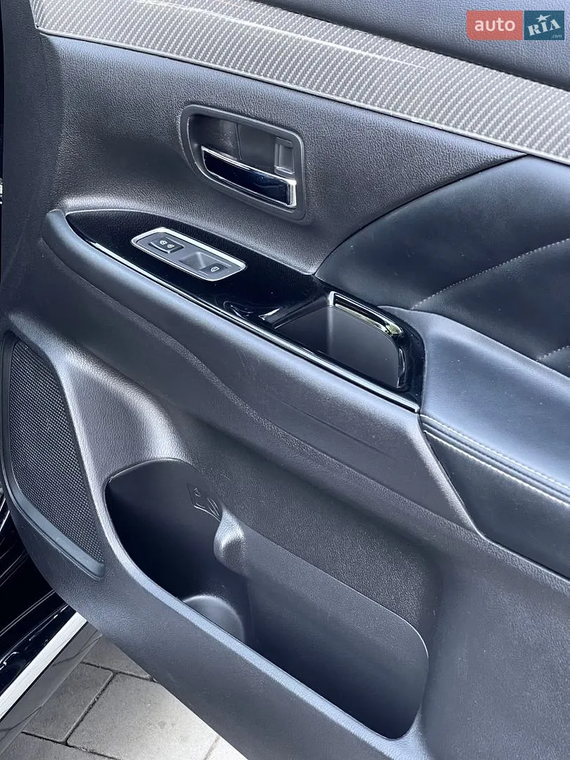 2020 Mitsubishi Outlander - мініатюра 19