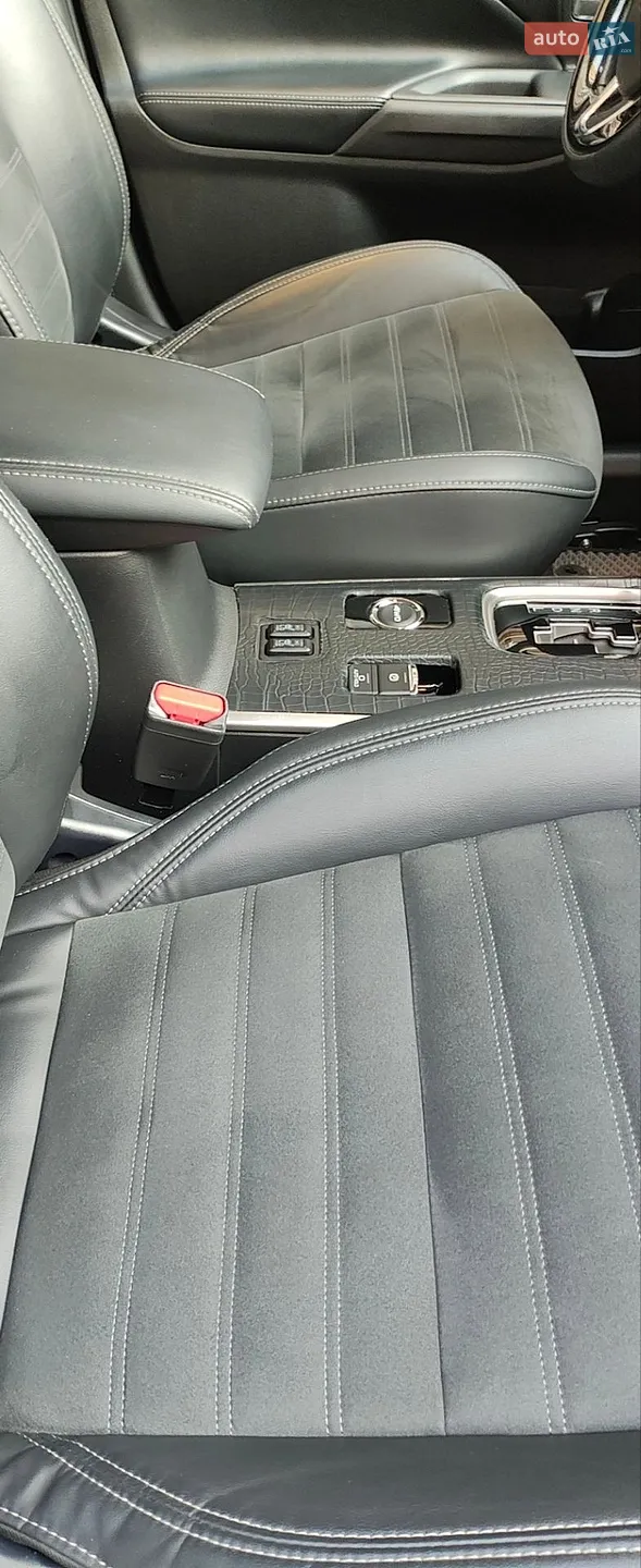 2021 Mitsubishi Outlander - мініатюра 3