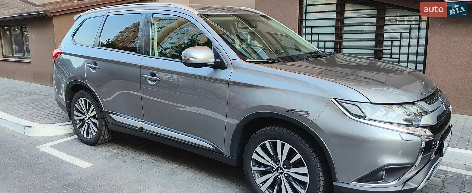 2021 Mitsubishi Outlander - мініатюра 2