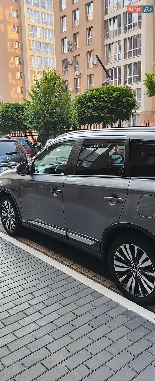 2021 Mitsubishi Outlander - мініатюра 19