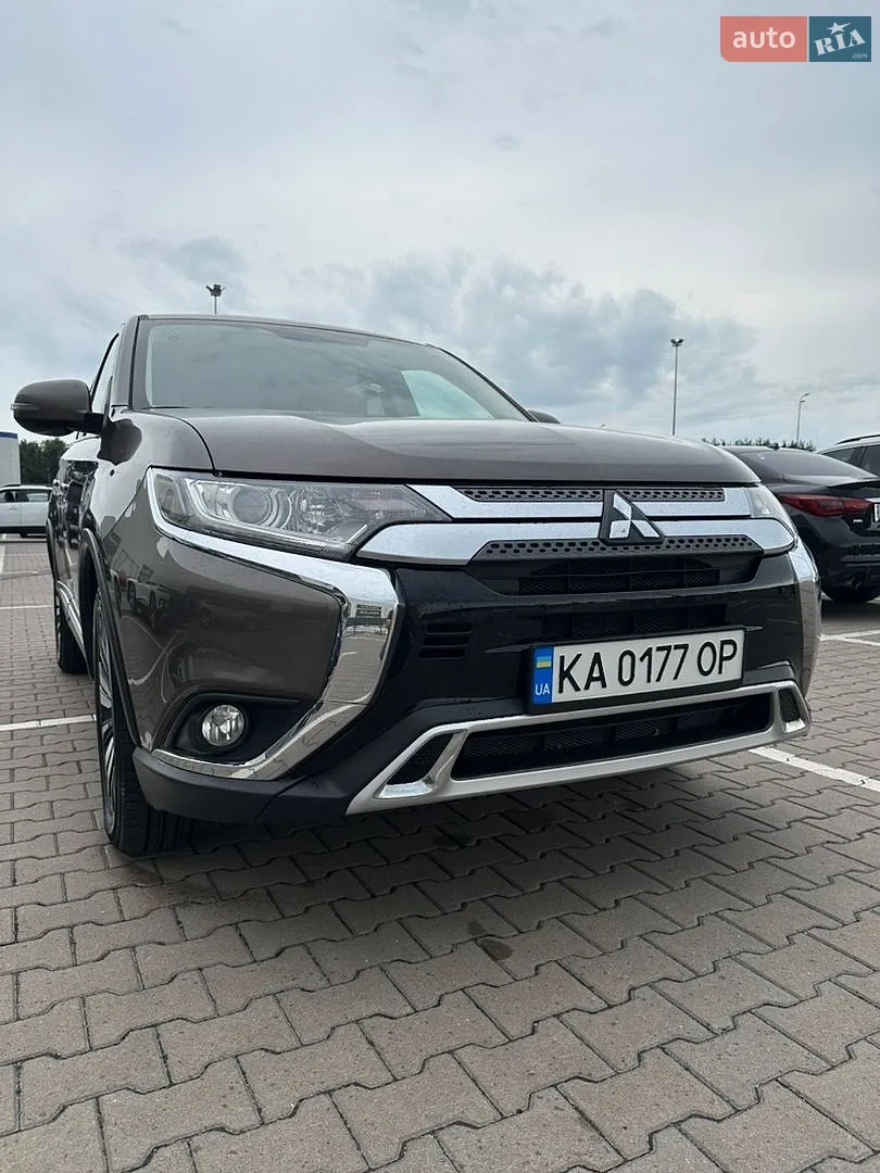 2019 Mitsubishi Outlander - мініатюра 2