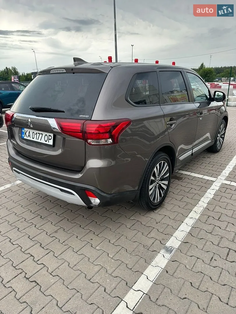 2019 Mitsubishi Outlander - мініатюра 9