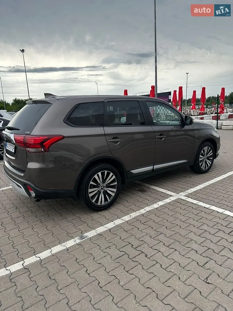 2019 Mitsubishi Outlander - мініатюра 11