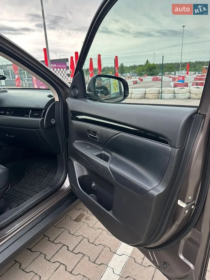 2019 Mitsubishi Outlander - мініатюра 16