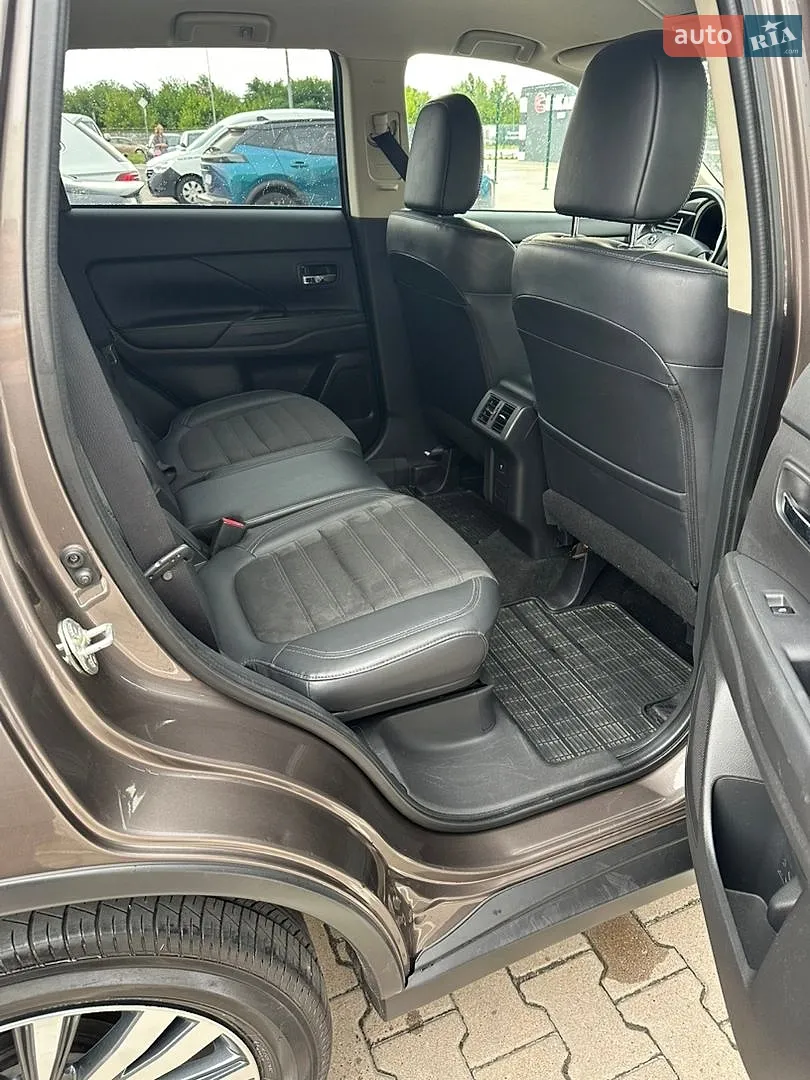2019 Mitsubishi Outlander - мініатюра 19