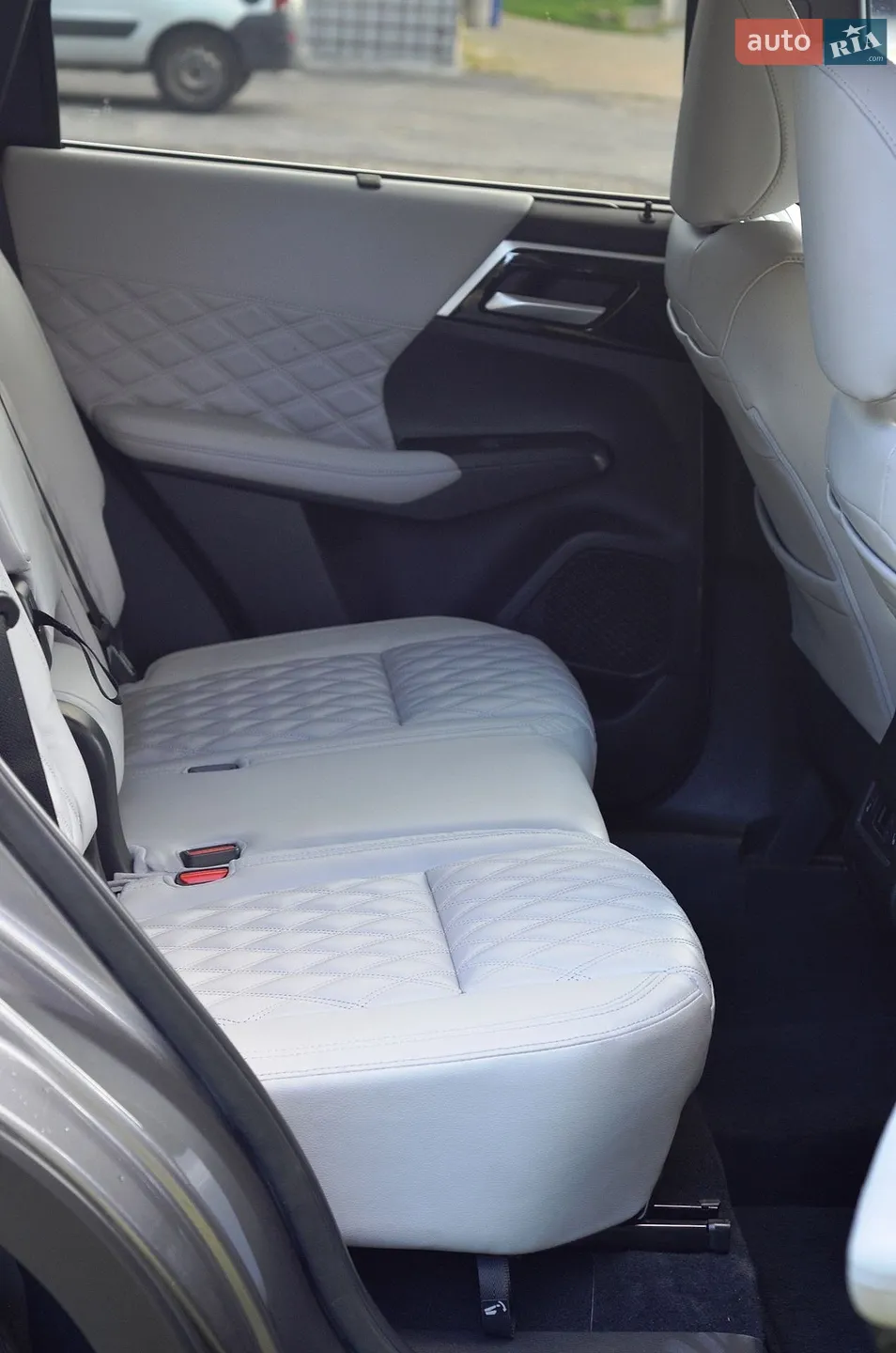 2023 Mitsubishi Outlander - мініатюра 16