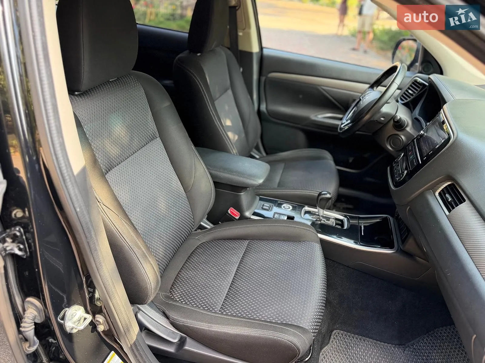 2017 Mitsubishi Outlander - мініатюра 15