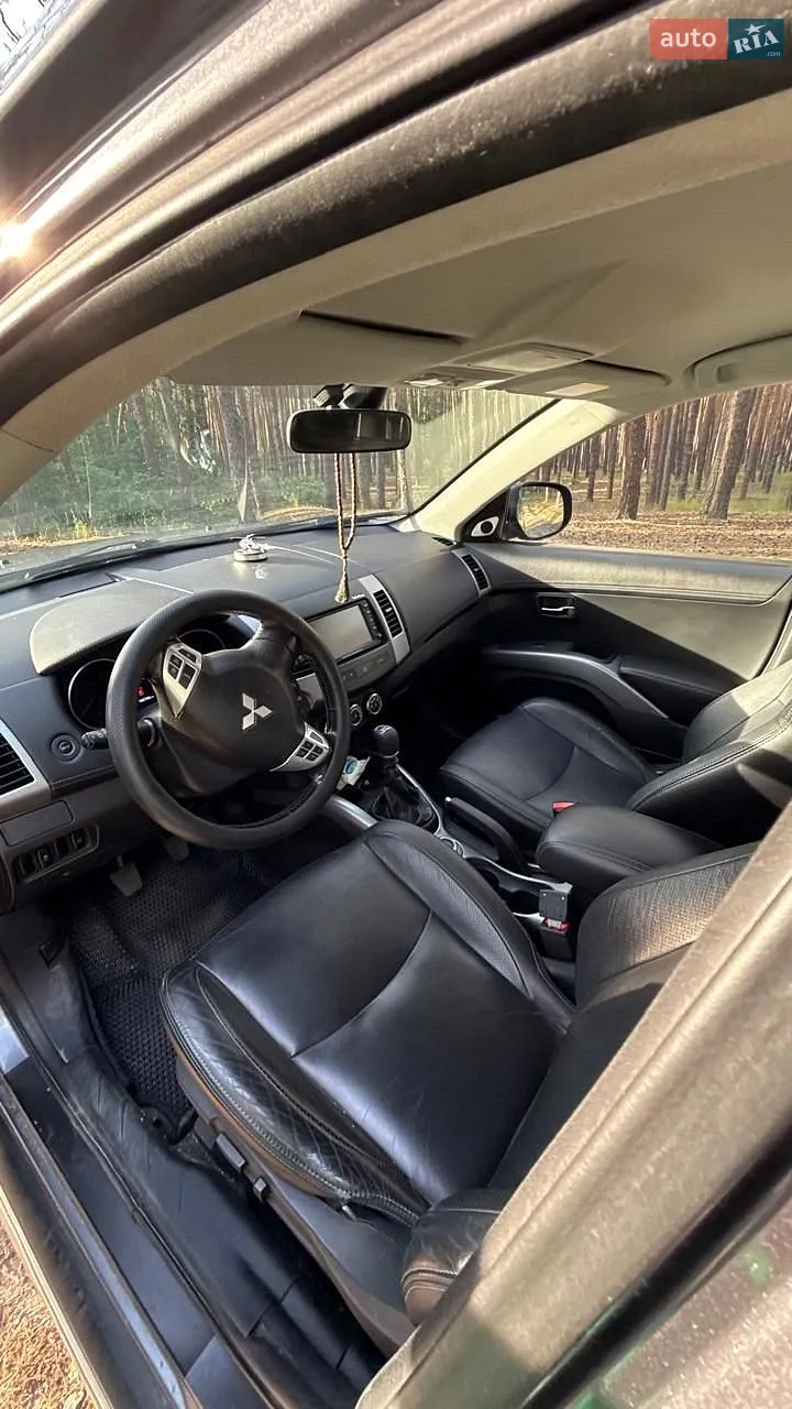 2011 Mitsubishi Outlander - мініатюра 10