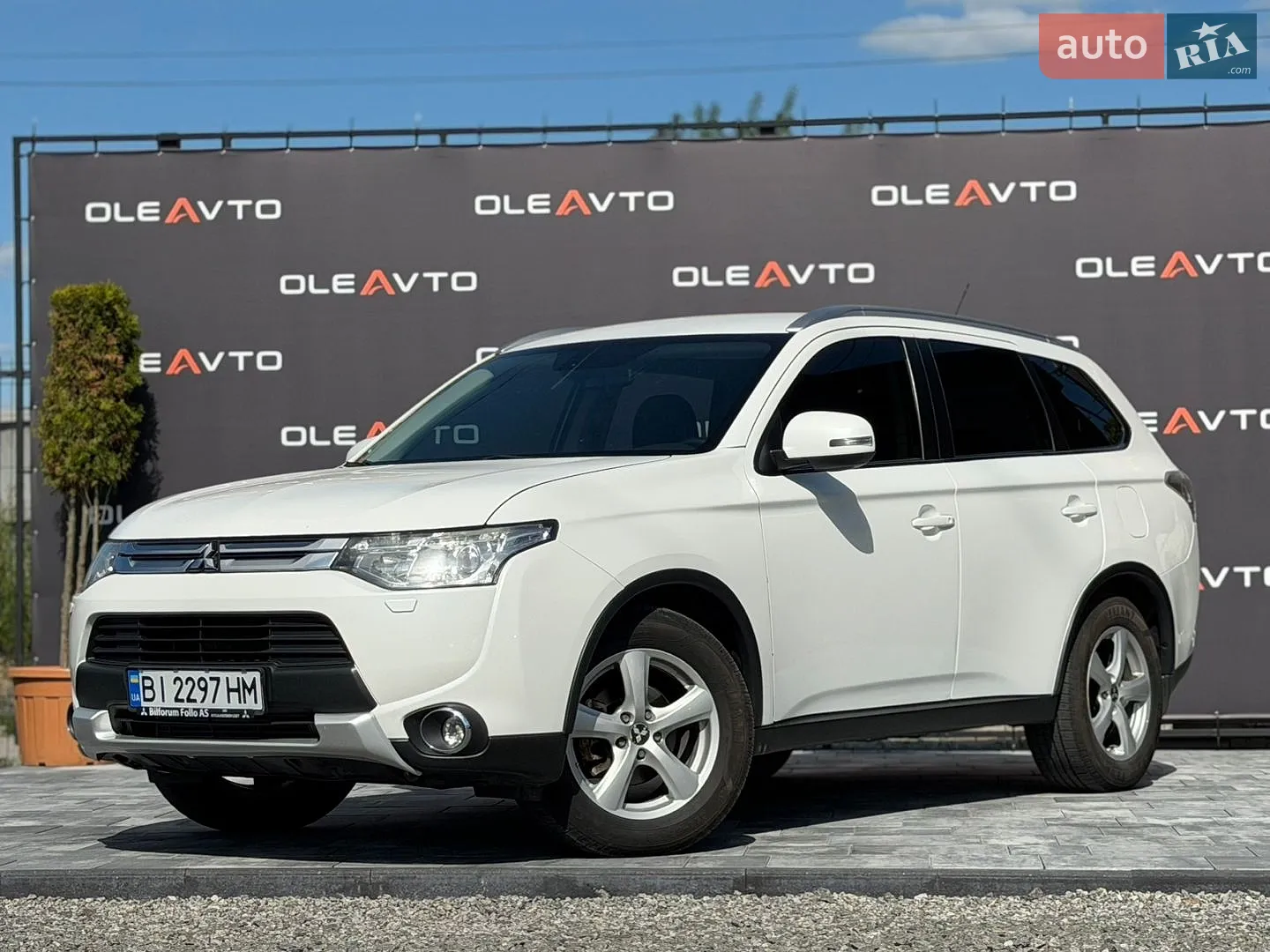 2014 Mitsubishi Outlander - фото 1