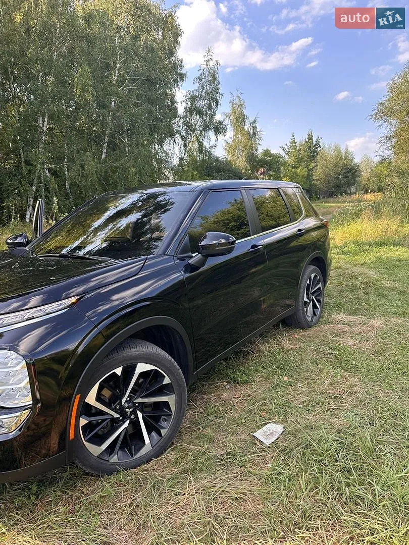 2022 Mitsubishi Outlander - мініатюра 8