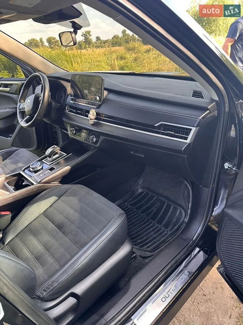 2022 Mitsubishi Outlander - мініатюра 12
