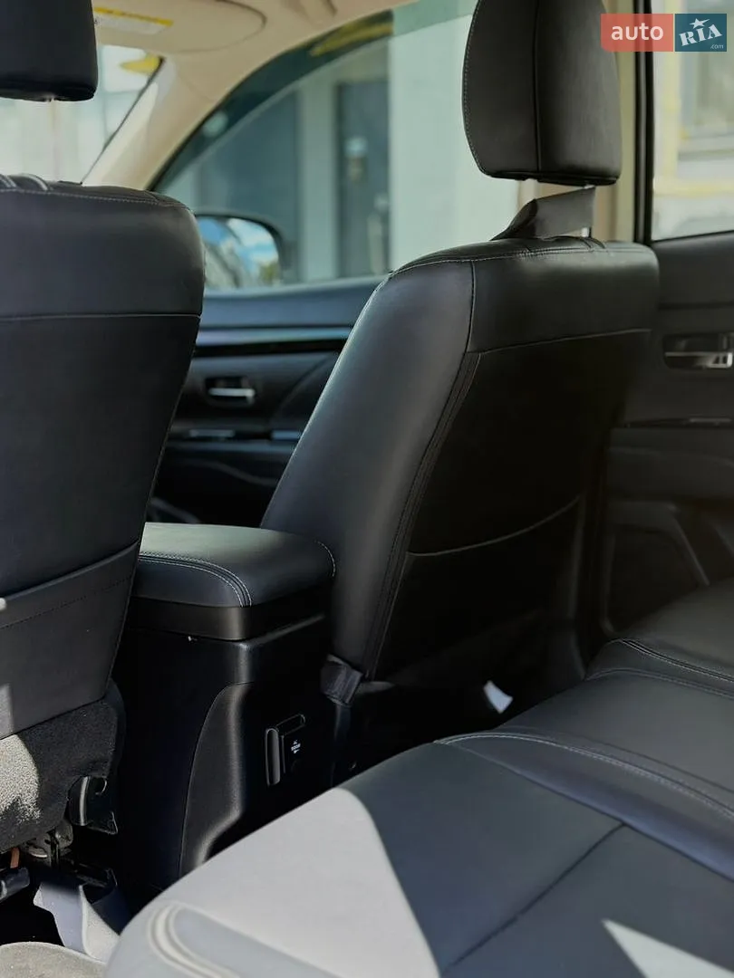 2018 Mitsubishi Outlander - мініатюра 14