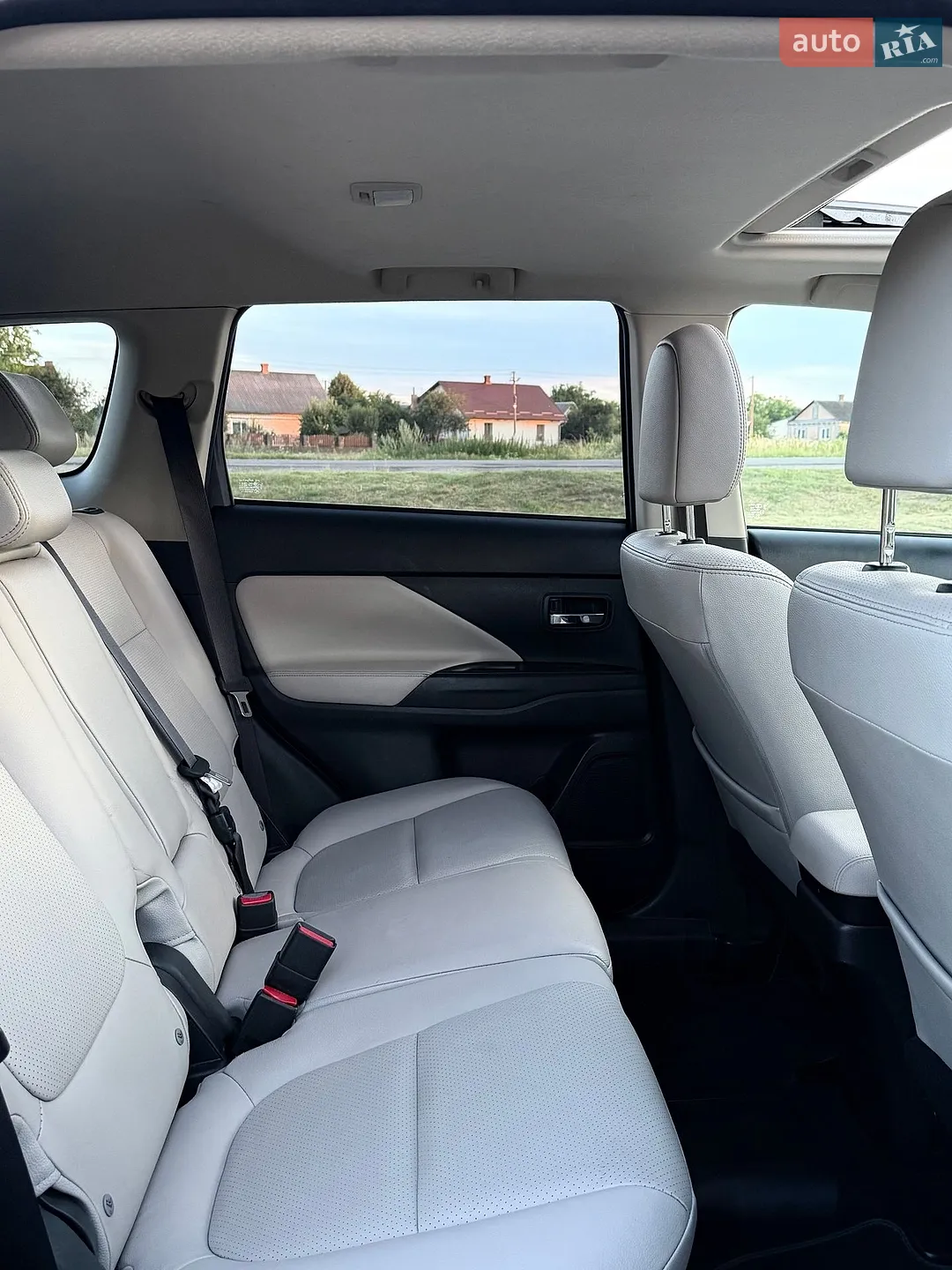 2014 Mitsubishi Outlander - мініатюра 8