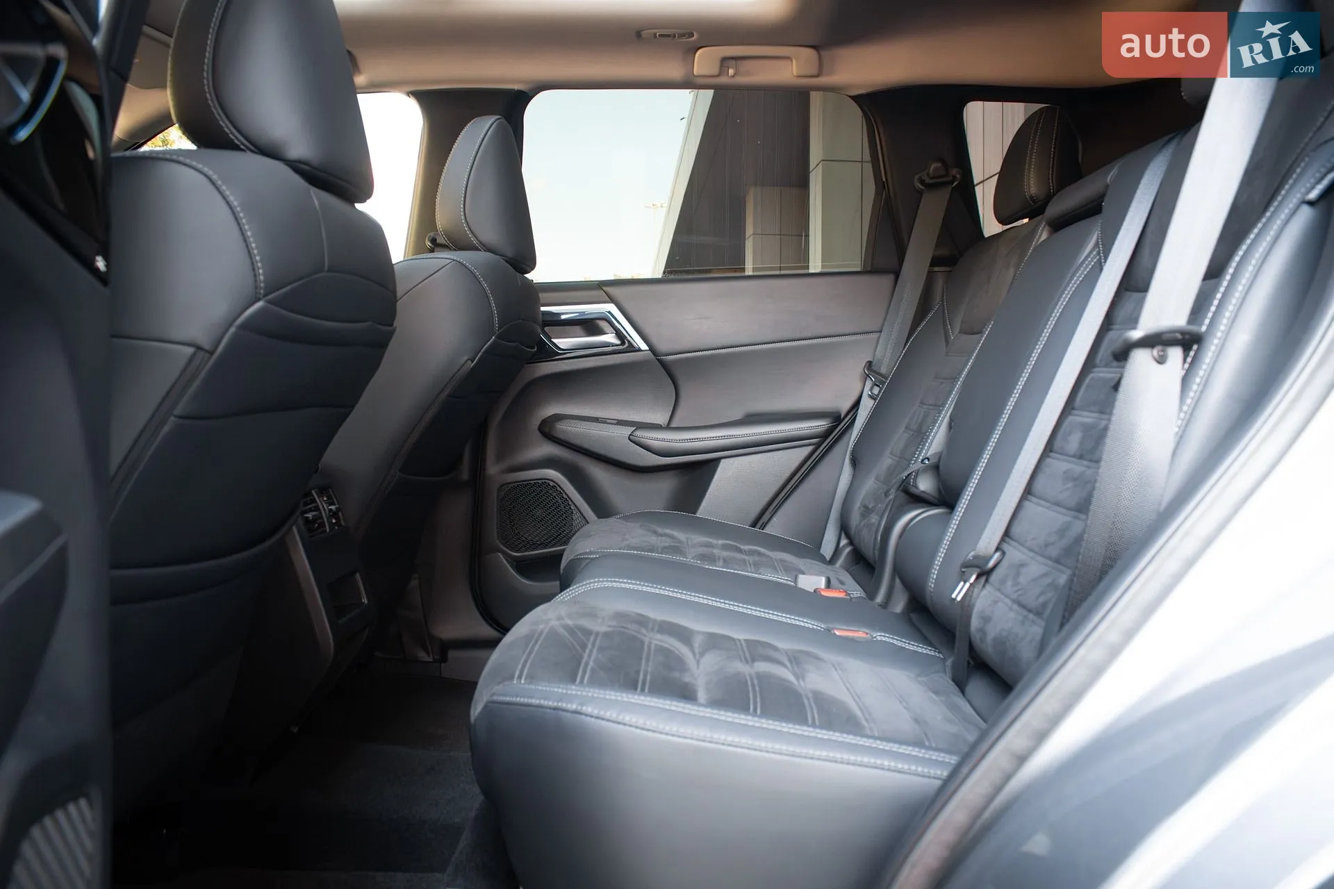 2021 Mitsubishi Outlander - мініатюра 11