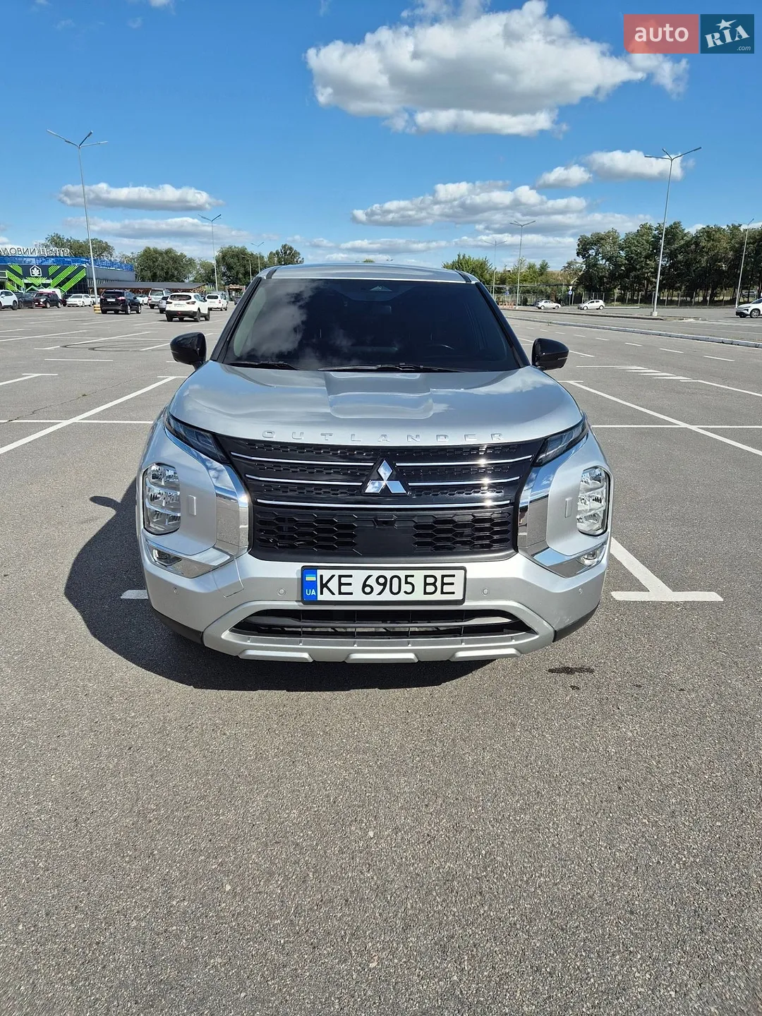 2022 Mitsubishi Outlander - фото 1