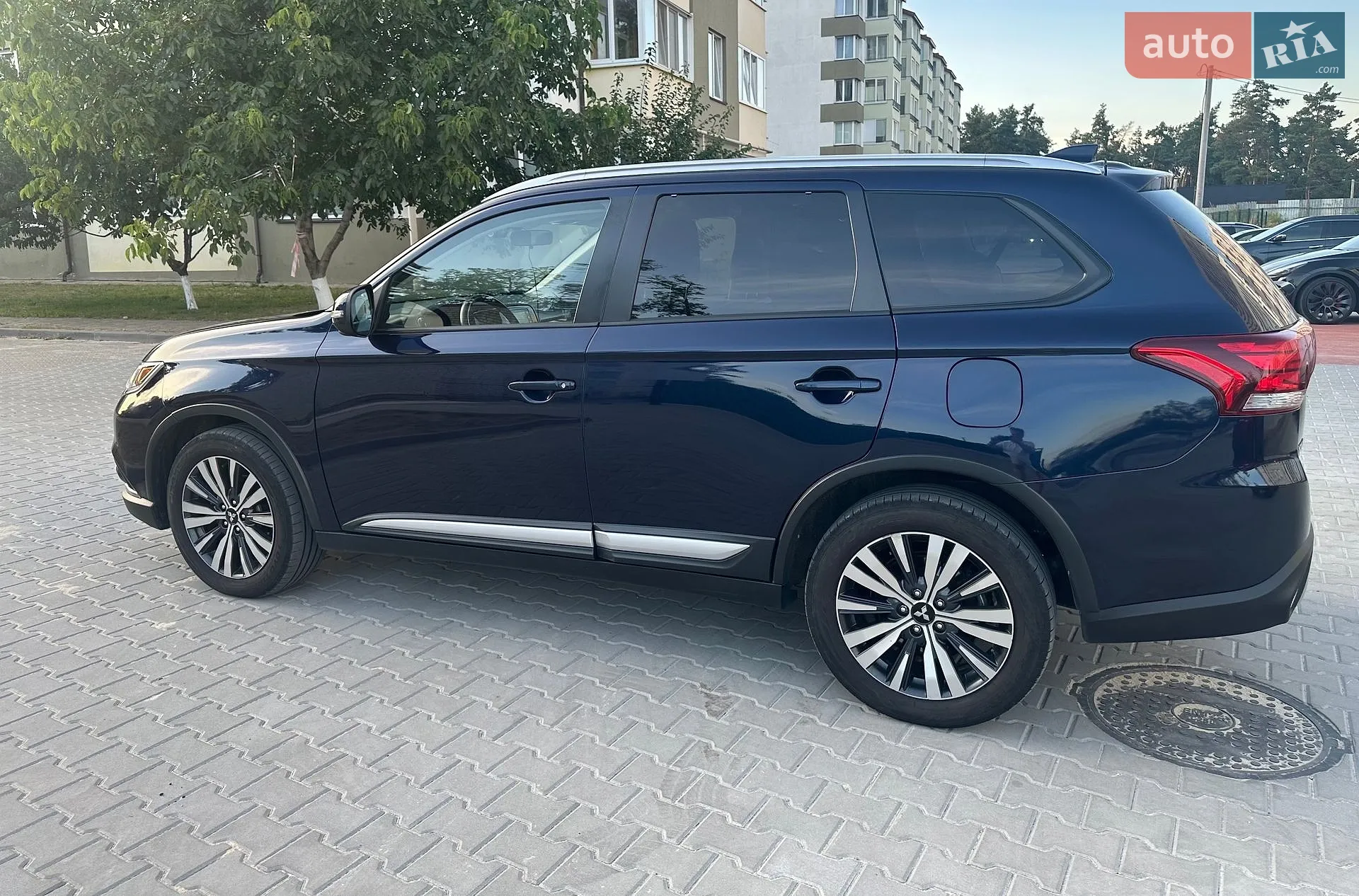 2019 Mitsubishi Outlander - фото 1