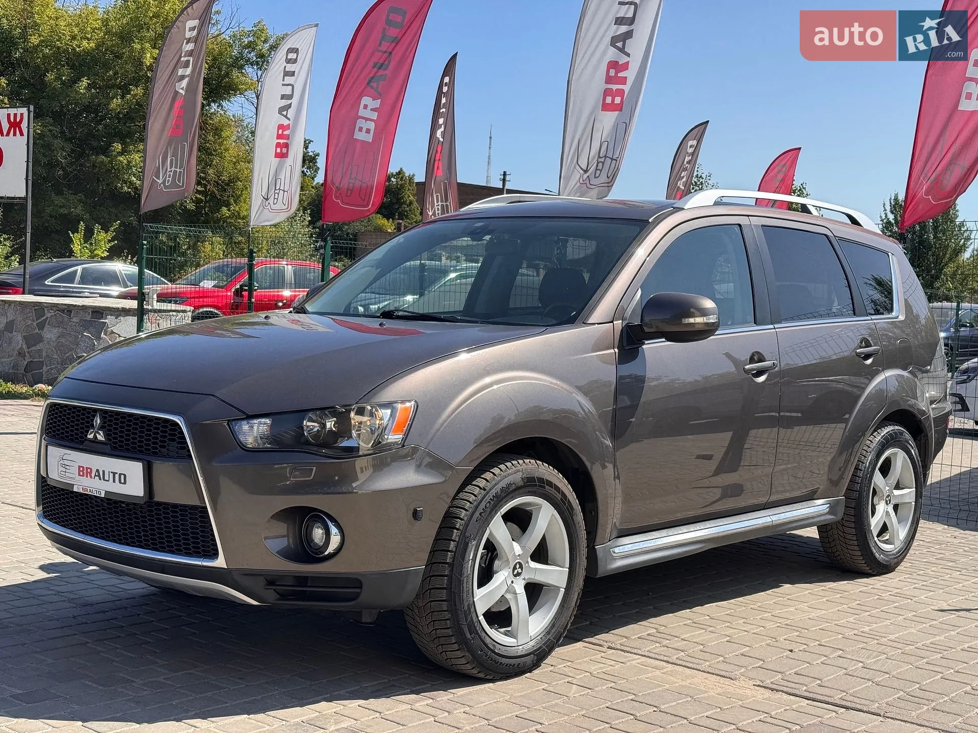 2010 Mitsubishi Outlander - фото 1