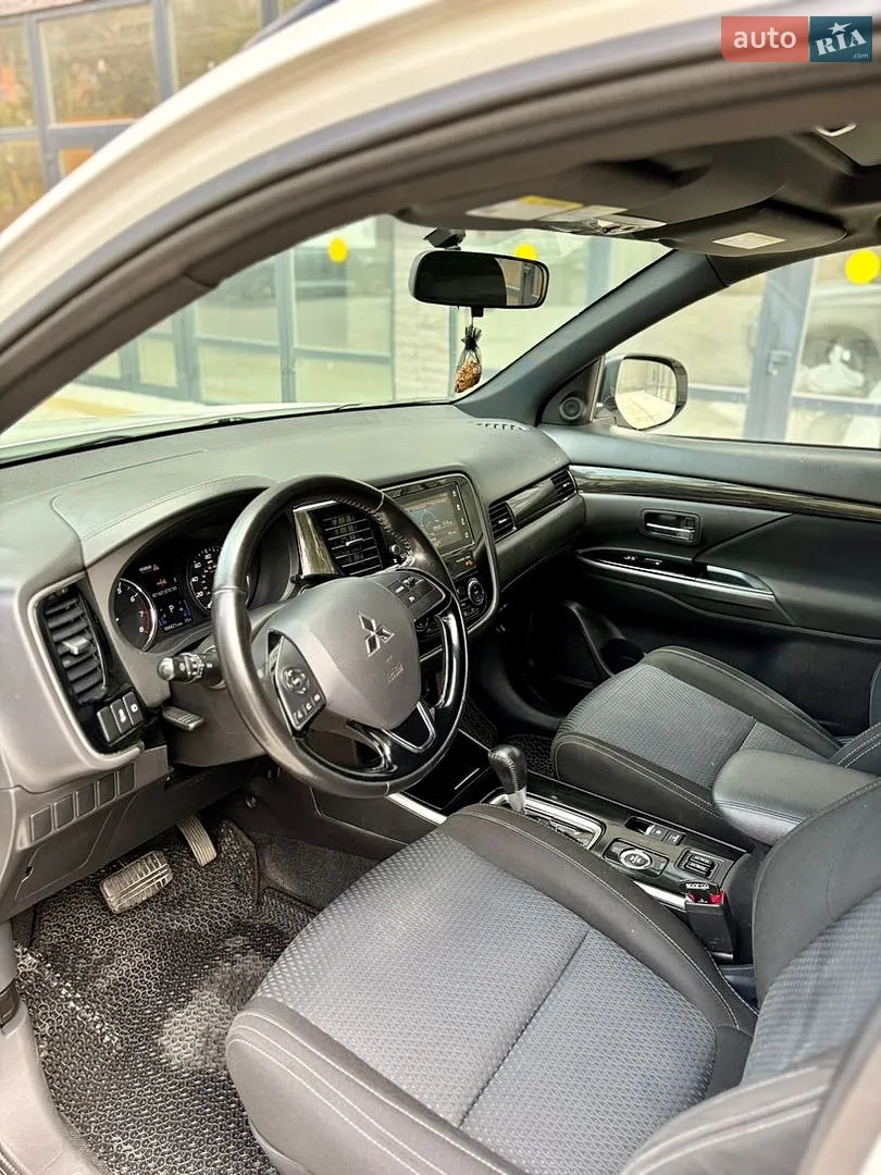 2017 Mitsubishi Outlander - мініатюра 10