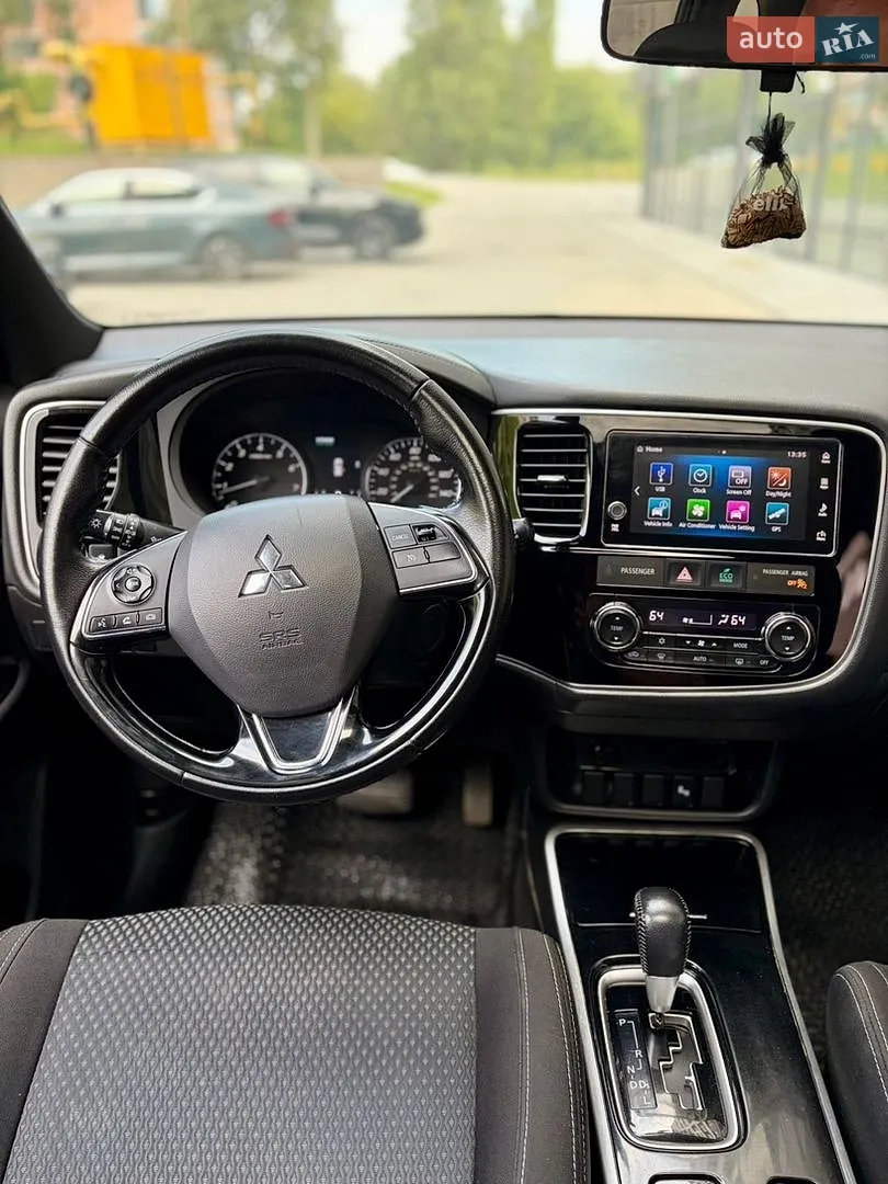 2017 Mitsubishi Outlander - мініатюра 15