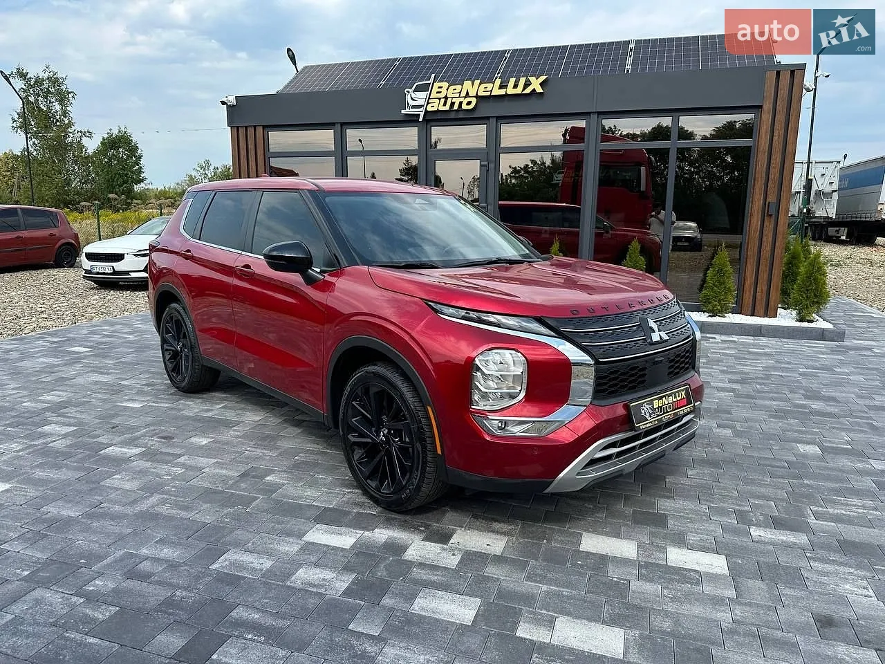 2024 Mitsubishi Outlander - фото 1