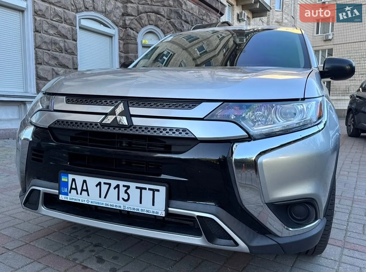 2019 Mitsubishi Outlander - мініатюра 2