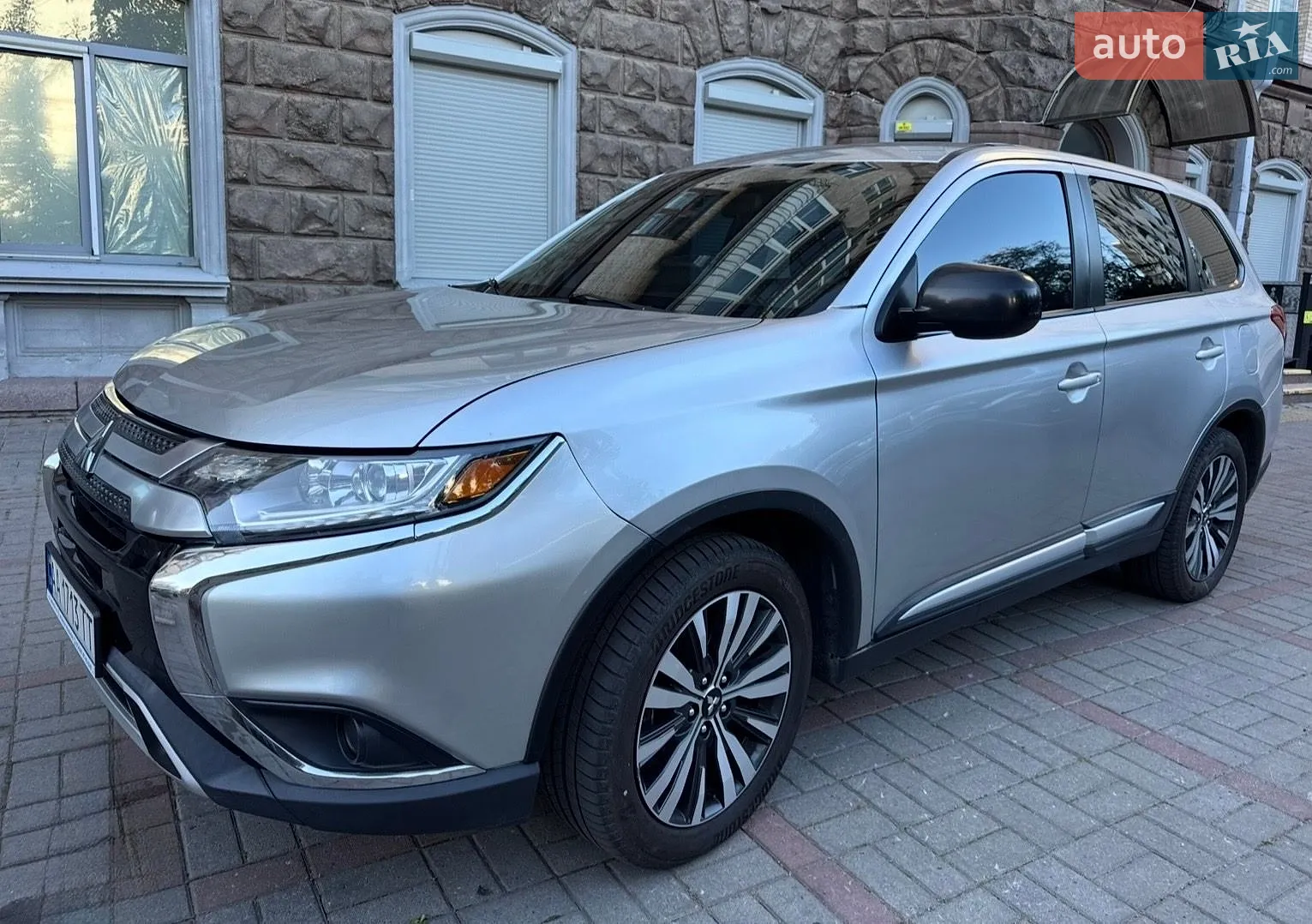 2019 Mitsubishi Outlander - фото 1