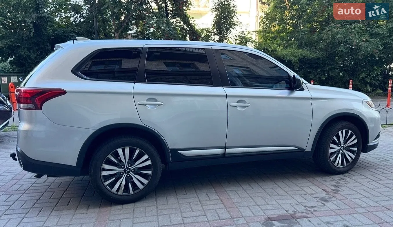 2019 Mitsubishi Outlander - мініатюра 11