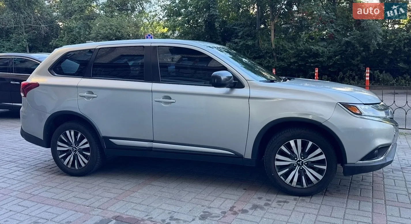 2019 Mitsubishi Outlander - мініатюра 12