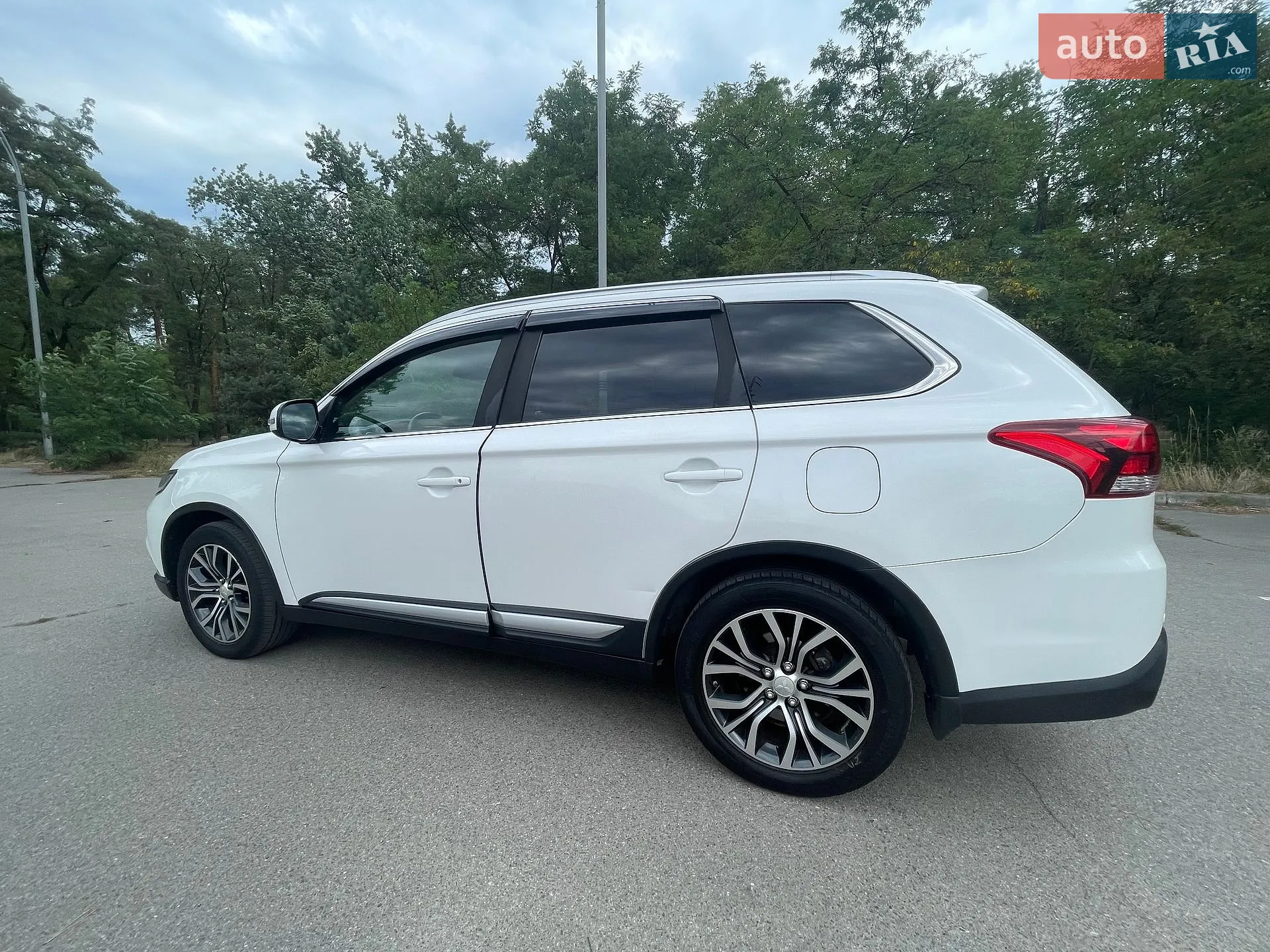 2016 Mitsubishi Outlander - мініатюра 30