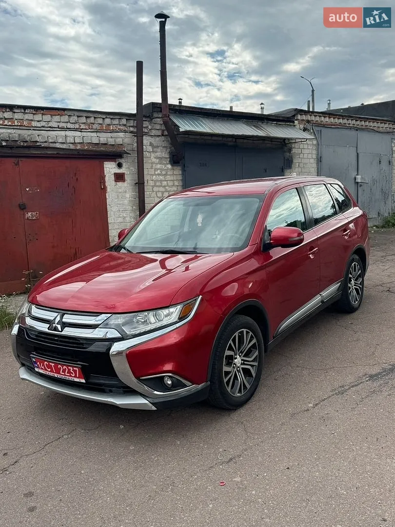 2017 Mitsubishi Outlander - фото 1