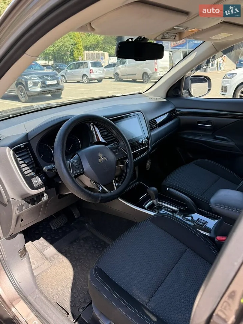 2021 Mitsubishi Outlander - мініатюра 13