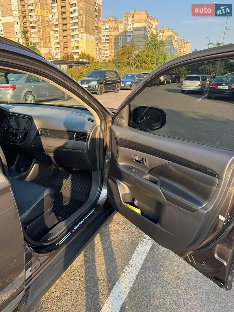 2016 Mitsubishi Outlander - мініатюра 16