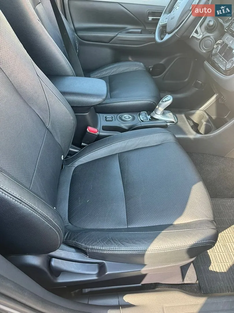 2015 Mitsubishi Outlander - мініатюра 25