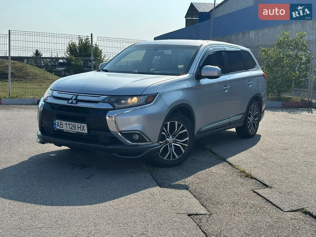 2017 Mitsubishi Outlander - мініатюра 16