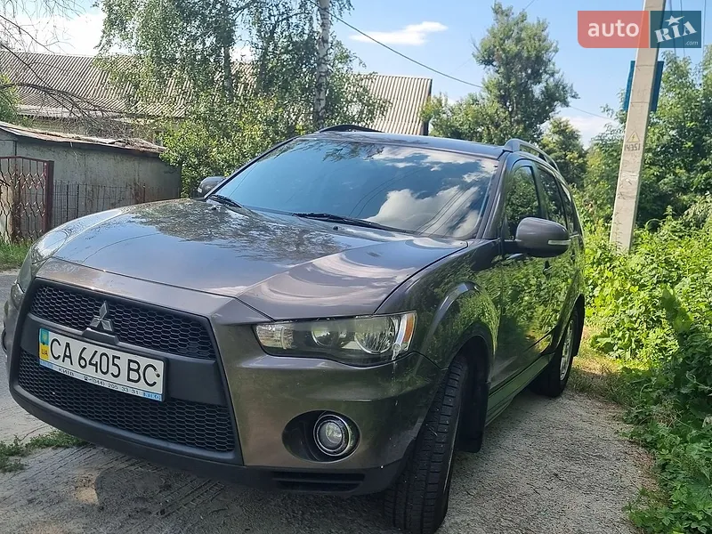 Mitsubishi Outlander 2011