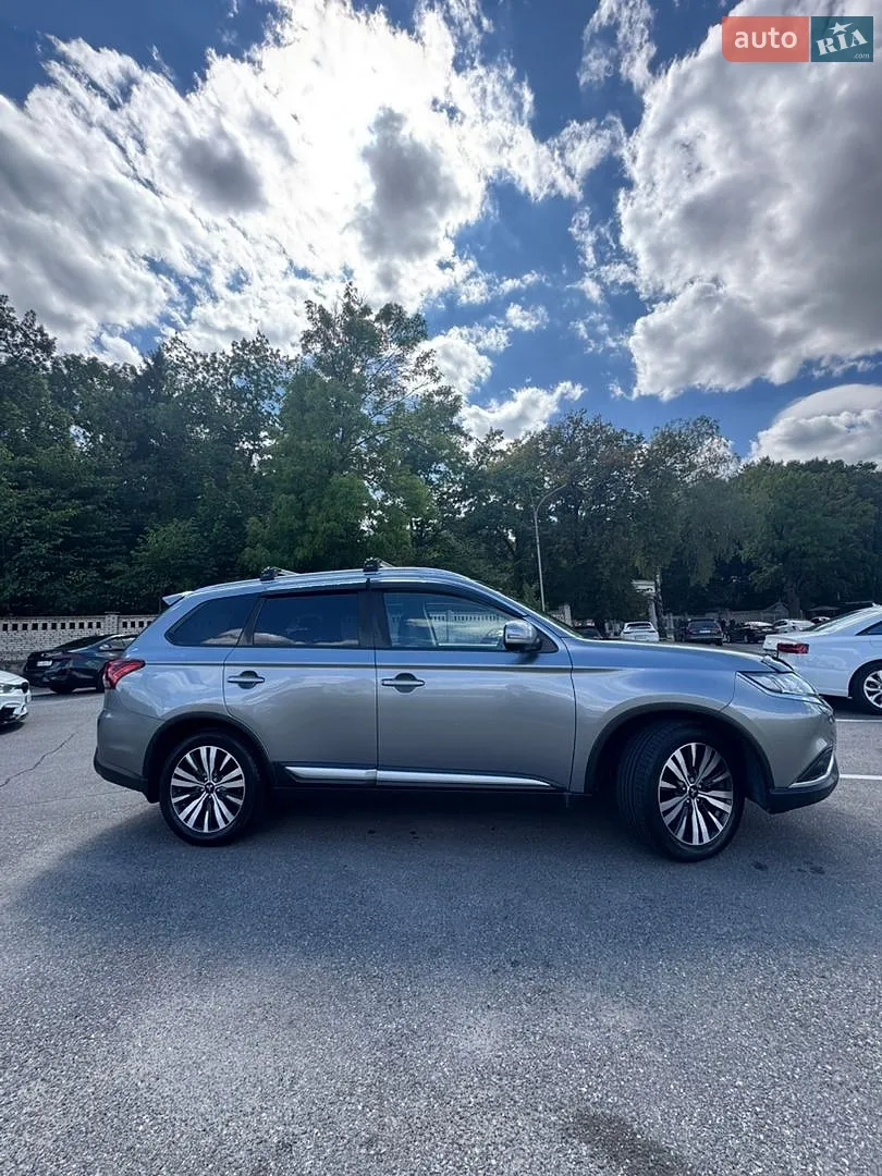 2019 Mitsubishi Outlander - мініатюра 4