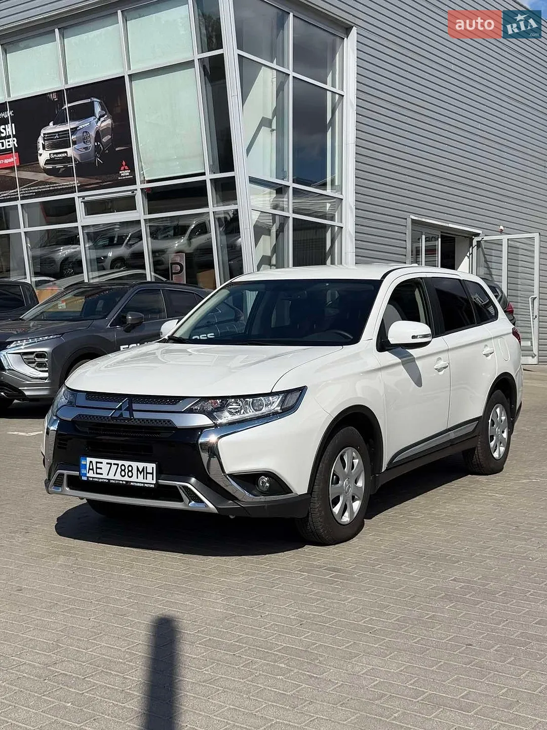 2023 Mitsubishi Outlander - фото 1