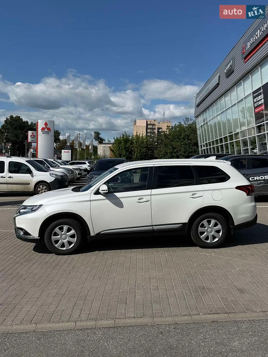 2023 Mitsubishi Outlander - мініатюра 3