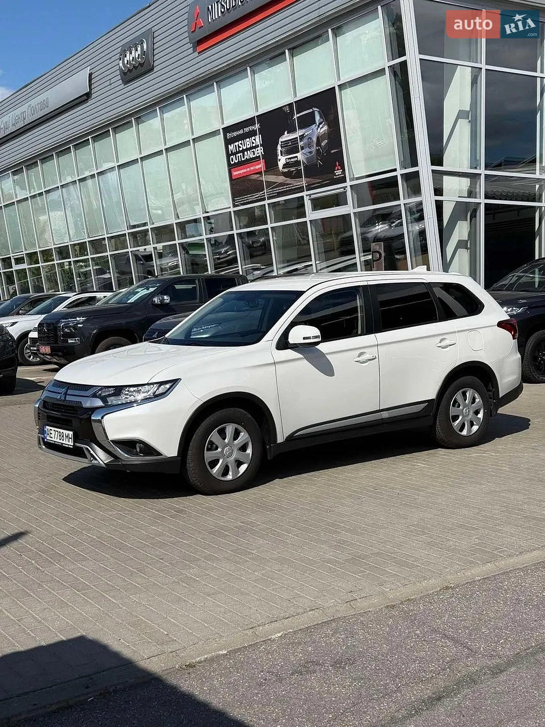 2023 Mitsubishi Outlander - мініатюра 2