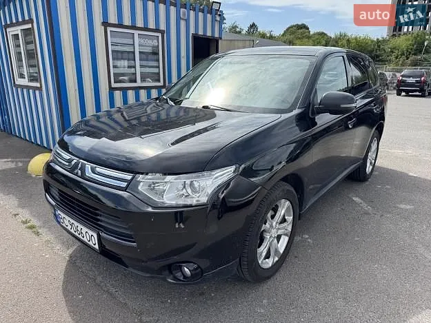 2013 Mitsubishi Outlander - фото 1
