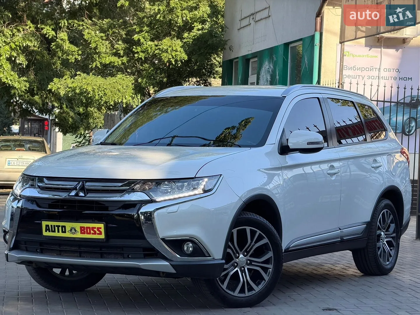 2016 Mitsubishi Outlander - фото 1