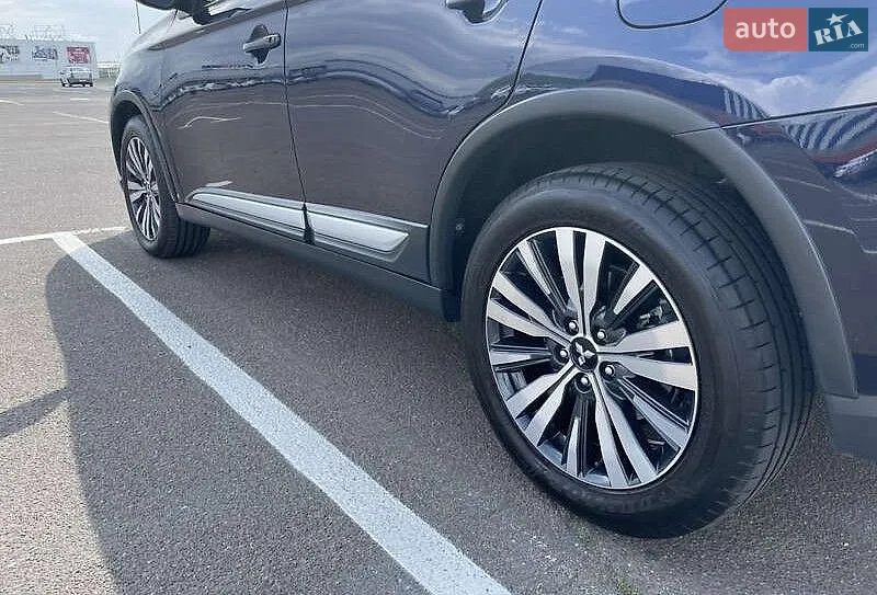 2019 Mitsubishi Outlander - мініатюра 6