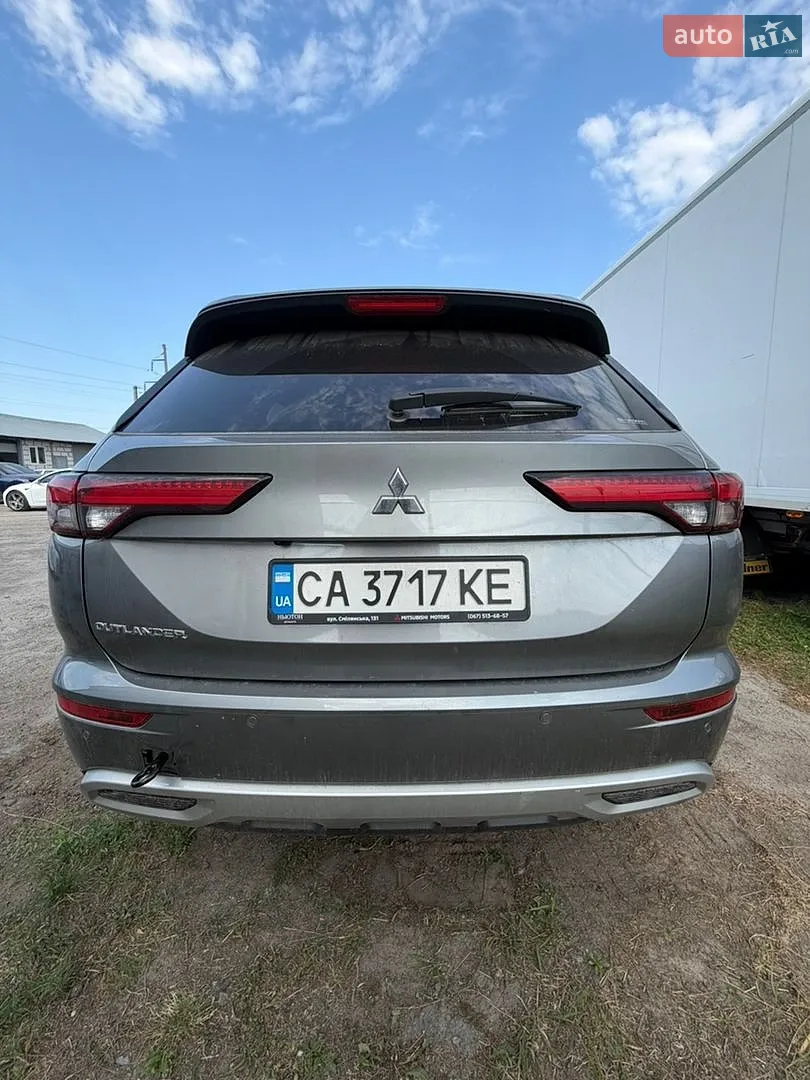 2023 Mitsubishi Outlander - мініатюра 3