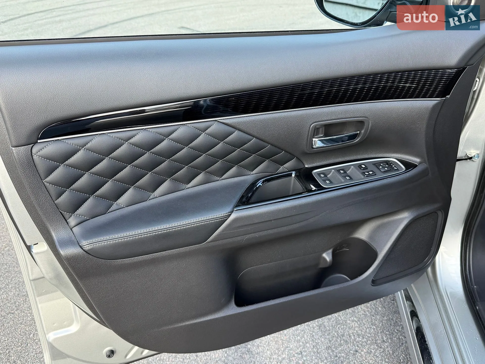 2020 Mitsubishi Outlander - мініатюра 27