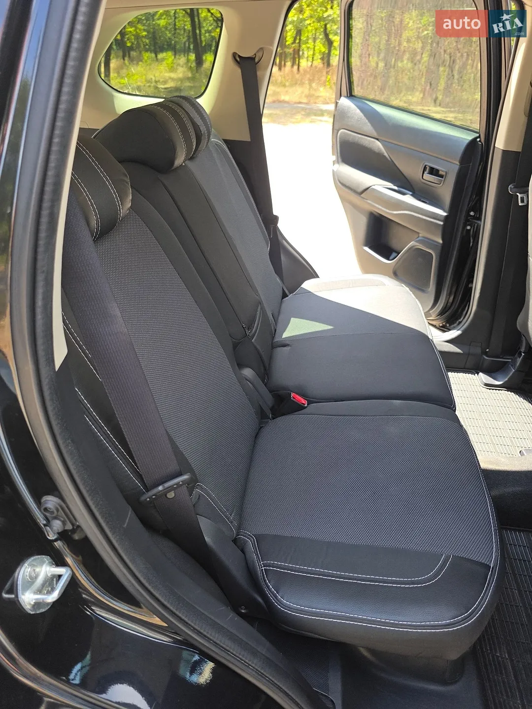 2014 Mitsubishi Outlander - мініатюра 12