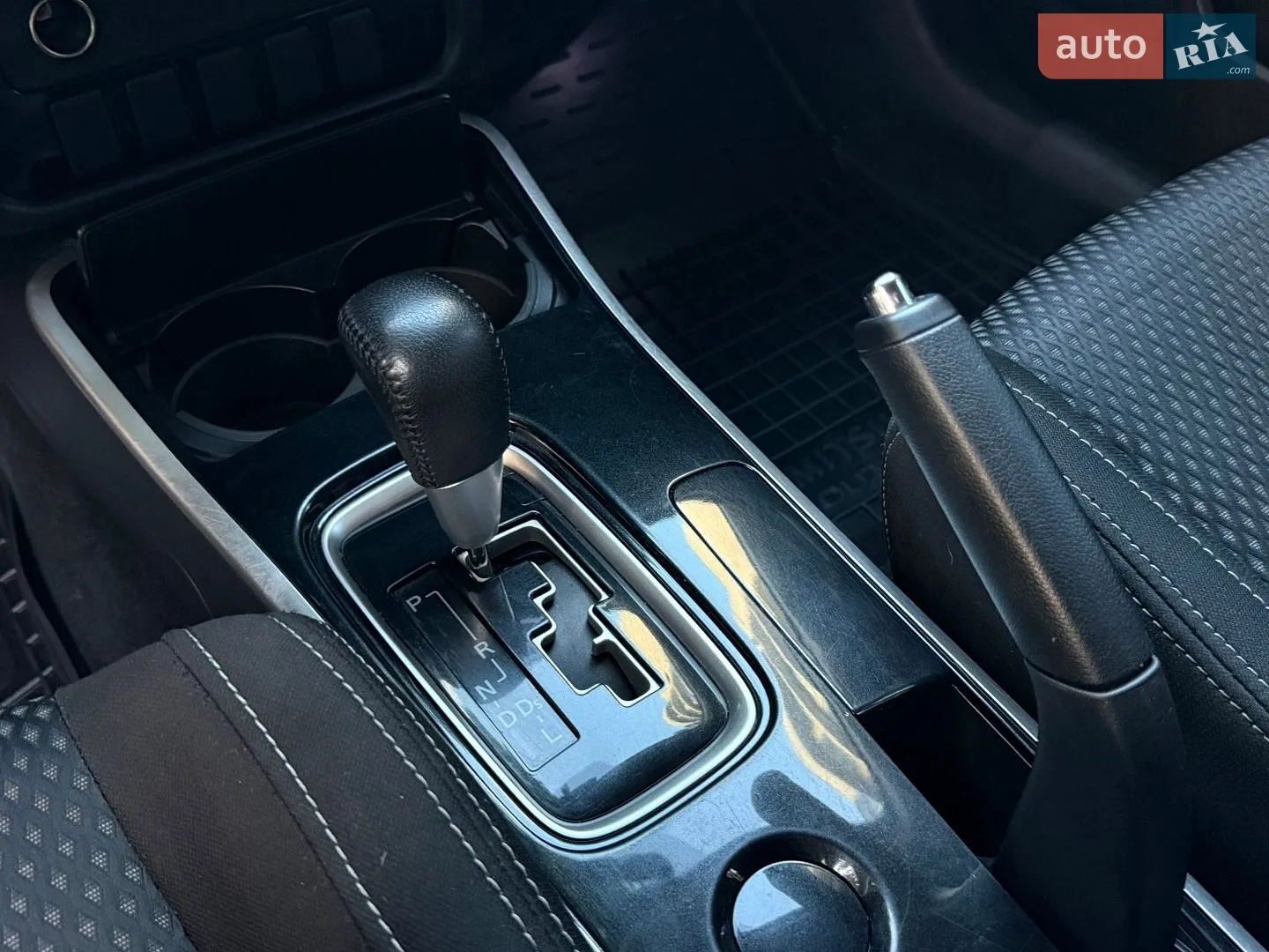2017 Mitsubishi Outlander - мініатюра 15