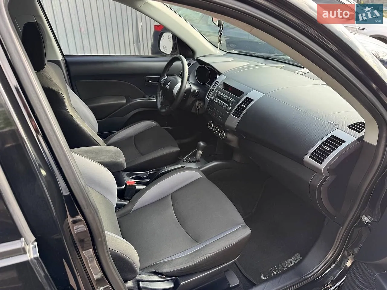 2010 Mitsubishi Outlander - мініатюра 12