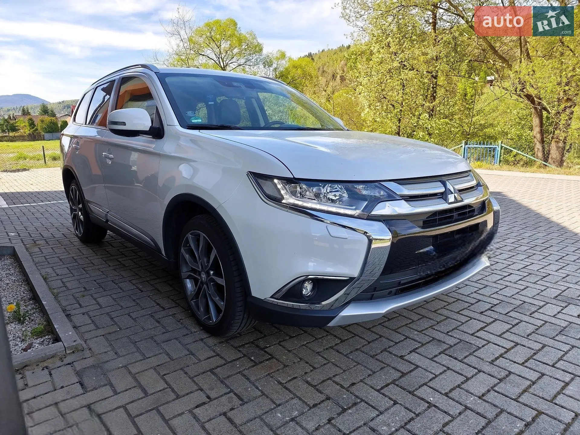 2017 Mitsubishi Outlander - фото 1