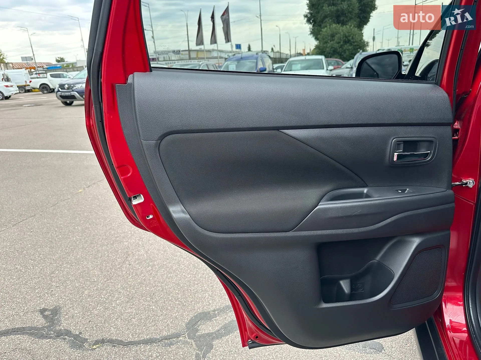 2020 Mitsubishi Outlander - мініатюра 31