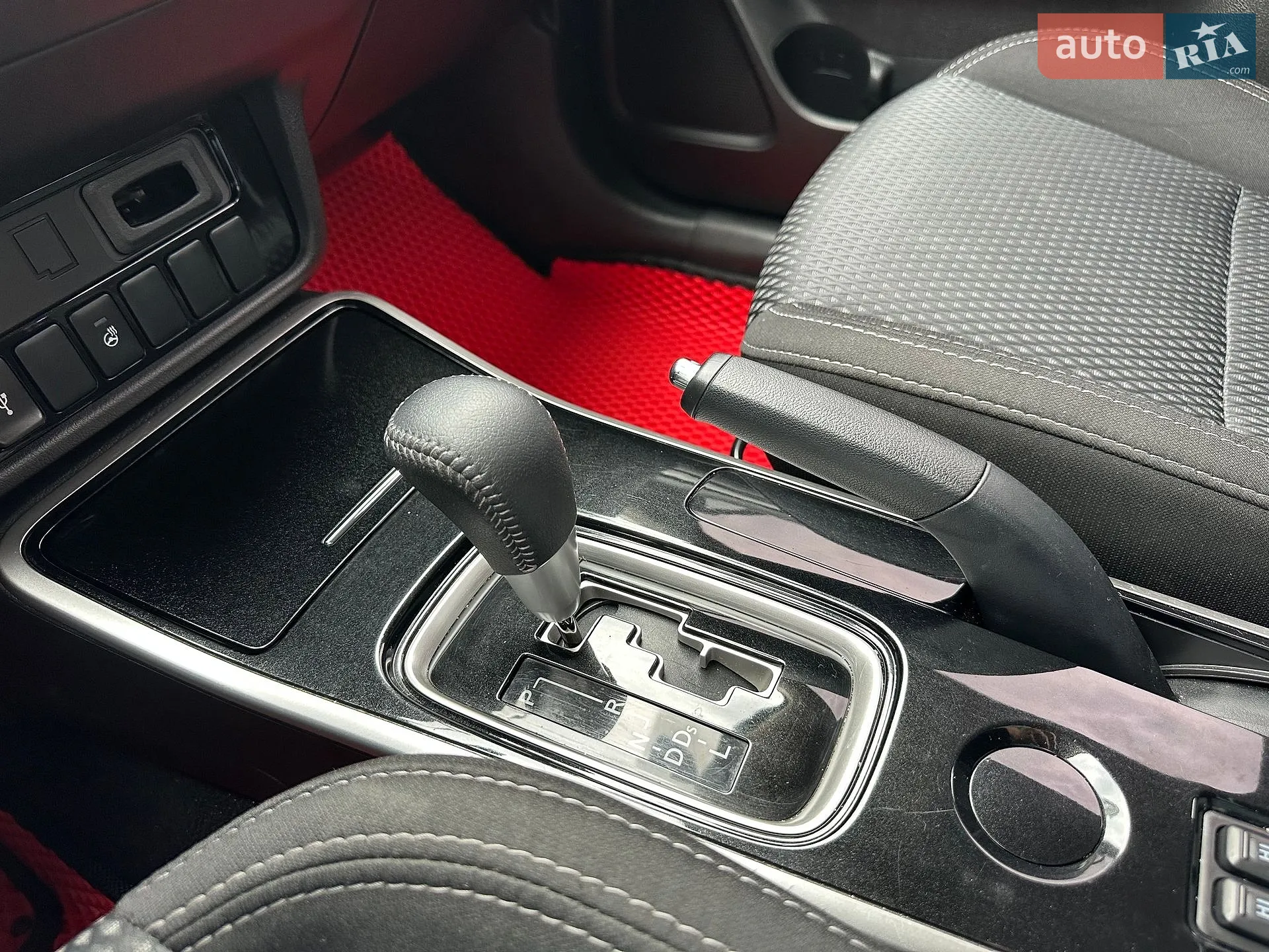 2020 Mitsubishi Outlander - мініатюра 22